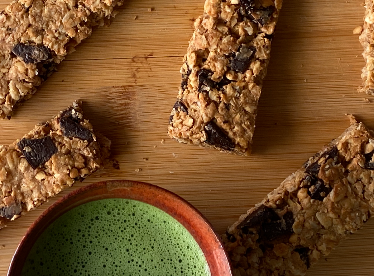 Peanut Butter and Chocolate Granola Bars – Easy 5-Ingredient, 5-Minute Recipe